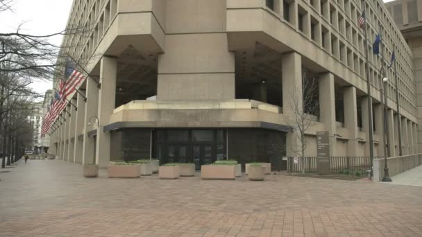 Amplia vista del exterior del edificio del FBI en D.C. . — Vídeos de Stock