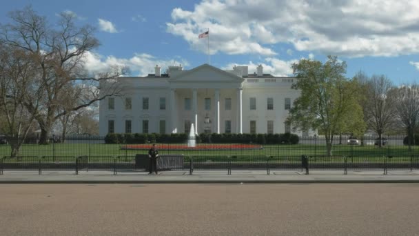 Large vue sur le côté nord de la maison blanche à Washington sans touristes — Video
