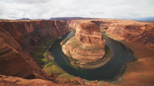 An ultra wide view of sunlit horseshoe bend at glen cayon in page, az — Stock Video