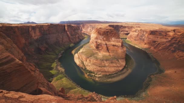 Une vue ultra large du fer à cheval ensoleillé plier à glen cayon dans la page, az — Video