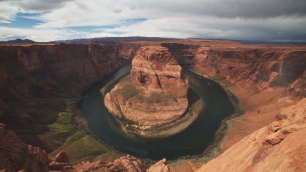Ultra wide wide shot of horseshoe bend with approaching storm — Stock Video