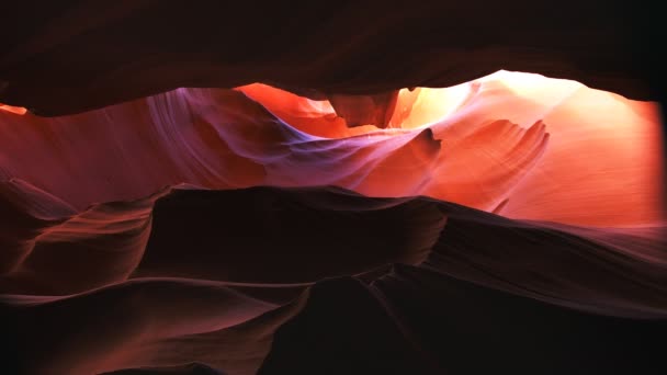 Vízszintes kőzetképződés a felső antilop kanyonban, az — Stock videók