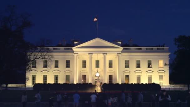 WASHINGTON, DC, USA -April, 4, 2017: Βόρεια πλευρά του Λευκού Οίκου τη νύχτα στην Ουάσιγκτον, D.c. — Αρχείο Βίντεο
