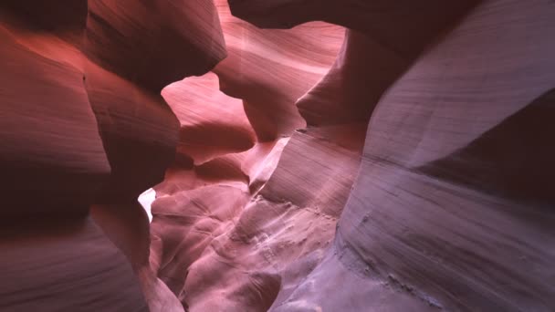 Mauve colored walls of lower antelope canyon — Stock Video