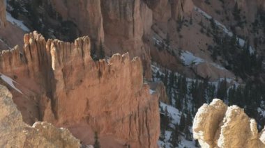 Bryce Canyon Ulusal Parkı 'ndaki ilham noktasında kabadayıların eğik bir çekimi.