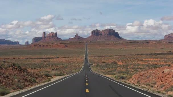 Morning shot of hwy 163 at monument valley in utah — Stock Video