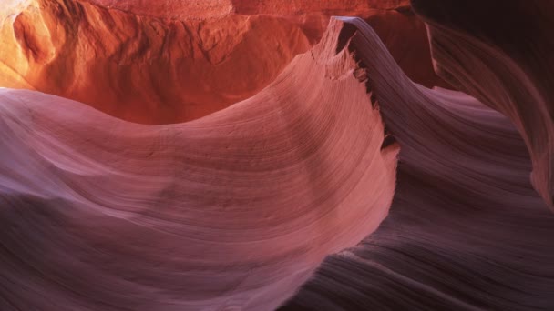 Primo piano della roccia di una parete inferiore del canyon dell'antilope — Video Stock