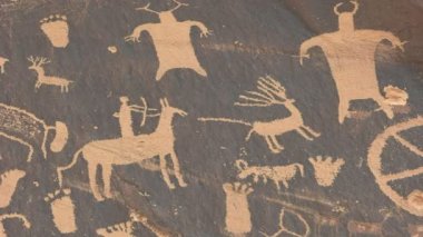 Utah 'taki Gazete Kayası' ndaki av sahnesini kapatın.
