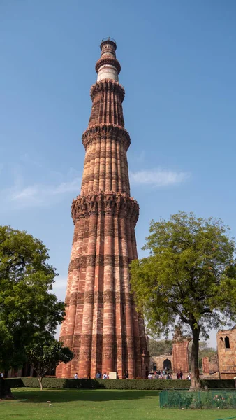 El antiguo minarete de qutub minar en Delhi —  Fotos de Stock