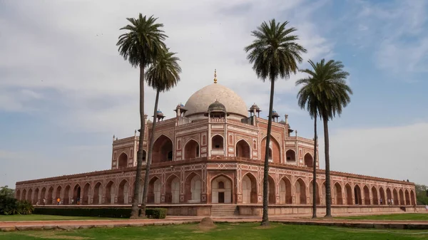 Weitschuss von humayuns gräbern vordere ecke in delhi — Stockfoto