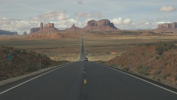 Silver car on highway 163 at monument valley — Stock Video