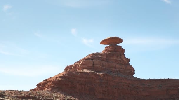 Close up of rock formation mexican hat, utah — Stock Video