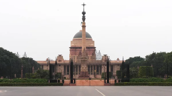 New Delhi 'de başkanın evinin girişini kapatın. — Stok fotoğraf