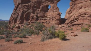 Utah 'taki kemer milli parkındaki taret kemerinin görüntüsünü yükselt