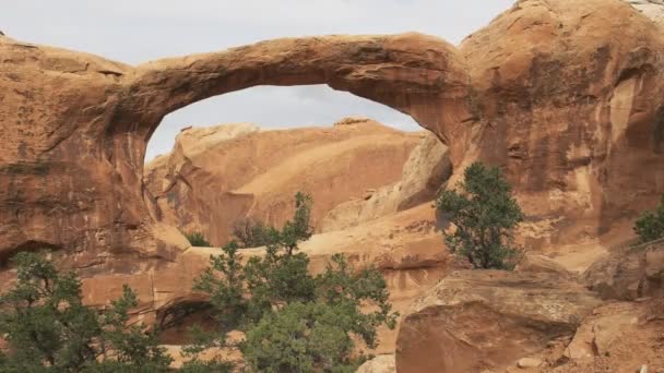 Zoom da tarde em tiro de duplo o arco em utah — Vídeo de Stock