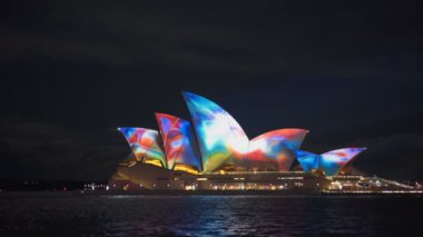 SYDNEY, AUSTRALYA - 5 Haziran 2017: canlı 2017 Gökkuşağı renkli opera binası