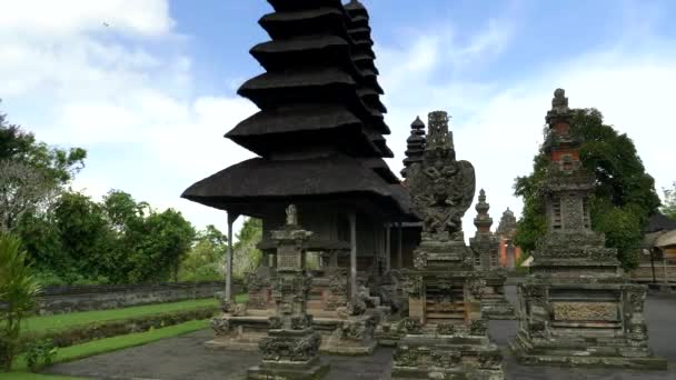 Towers and pavilions at pura taman ayun temple — Stock Video