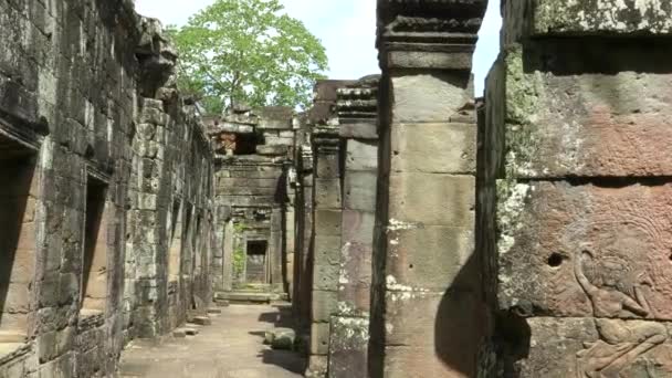 Um corredor nas ruínas do templo em banteay kdei, angkor wat — Vídeo de Stock