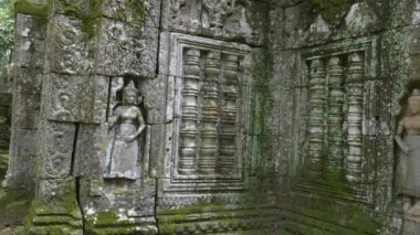 Ta nei tapınağındaki oyulmuş devata ve balustrades, angkor