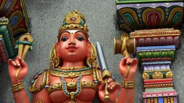 Sri Maha Mariamman Tapınağı, Bangkok 'taki bir Hindu tanrısına çok yakın.