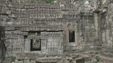 Angkor Wat yakınlarındaki Banteay Kdei 'de dişi bir devata.