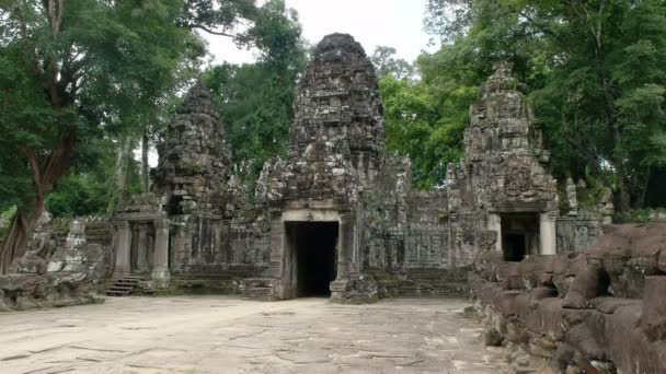 Ingången gopura av preah khan templet — Stockvideo