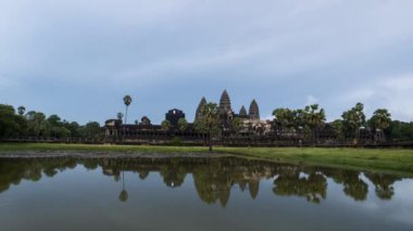 Angkor Wat, Kamboçya 'daki yansıtma havuzunda zaman aşımı