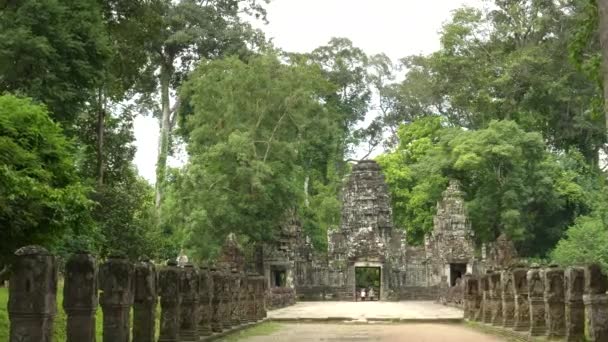 La calzada este en el templo preah khan — Vídeo de stock