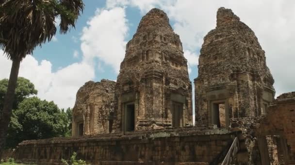 Pan van de ruïnes van de pre-rup tempel in angkor — Stockvideo