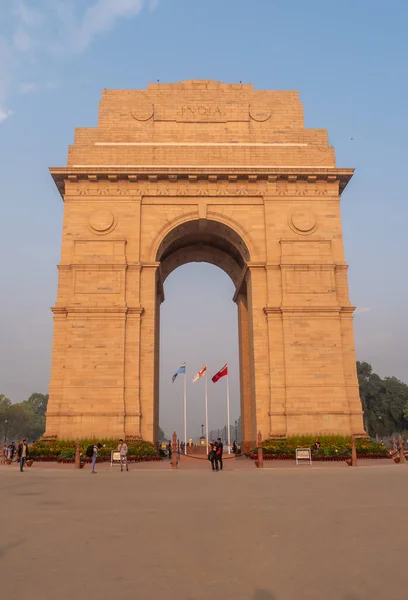 DELHI, INDIA - 14 maart 2019: een vroege ochtendopname van een prachtig zonovergoten india gate in New Delhi — Stockfoto