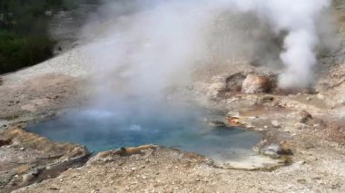 Yellowstone Ulusal Parkı 'nda Beryl Spring' in çekimi