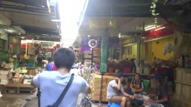 BANGKOK, THAILAND - 22 HAZİRAN 2017: Bangkok 'taki Pak Khlong Talat çiçek pazarına girerken çekilen fotoğraf