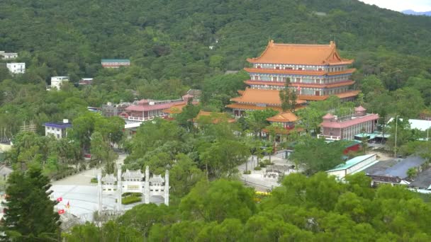 Πλατιά φωτογραφία υψηλής γωνίας της μονής Polin στο tan tian στο hong kong — Αρχείο Βίντεο