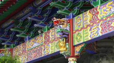 Po Lin Manastırı 'nda ejderha başlı oyulmuş kiriş, Hong Kong
