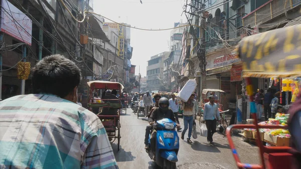 DELHI, INDIA - MARCH 14, 2019: pov shot of a rickshaw ride to the spice market at chandni chowk in old delhi — Stock Photo, Image