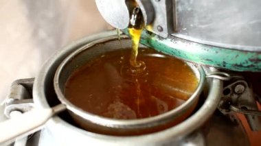 Kova kavanoz baldan dökme