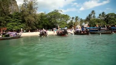 Yüzen tekne görüntüleyin. Krabi, Tayland