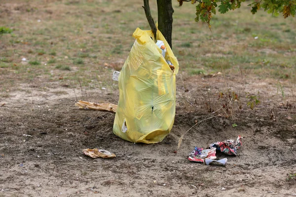 Gefüllt mit Müll — Stockfoto