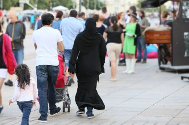 Çocuklu Müslüman aile