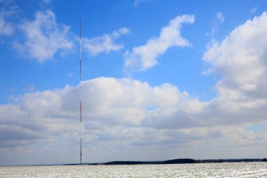 •Hücresel þebekenin yüksek anten direği.