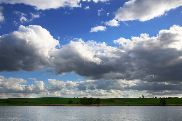 Piękne Chmury Nad Laguną Letni Dzień — Zdjęcie stockowe