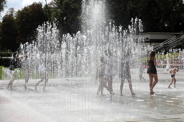 Happy Children Playing Happily City Fountain Hot Summer Day — Stock Photo, Image