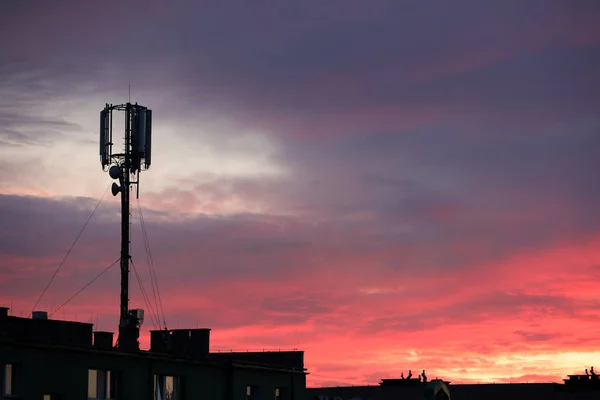 Günbatımı Arka Planında Internet Direği — Stok fotoğraf