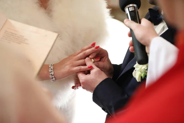 Ceremony Putting Rings Wedding Church — Stock Photo, Image