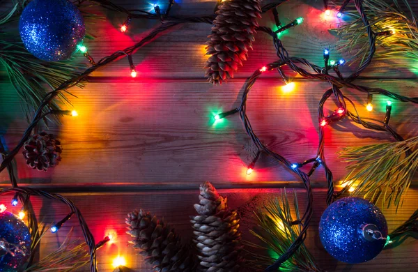 Garland en kerstboom takken — Stockfoto