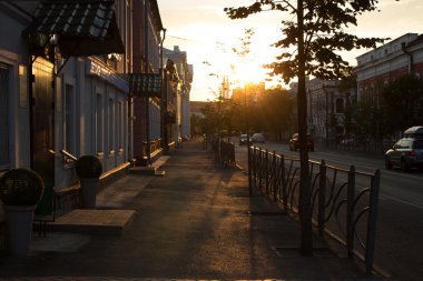 Yaz sokak güneş ışığı