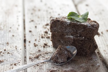 Çikolatalı kek ve nane