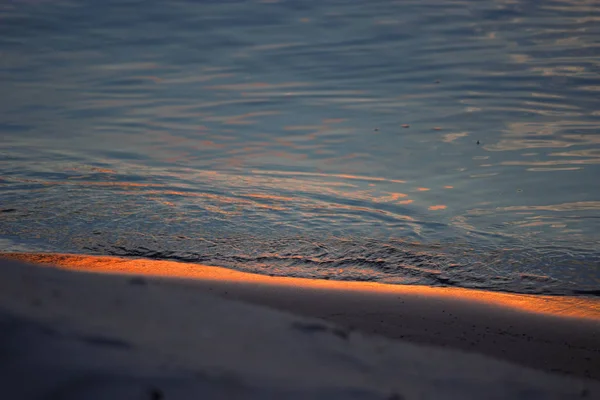 Sol reflejándose en las olas —  Fotos de Stock