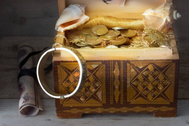 Natürmort hazineleri, kartları ile,