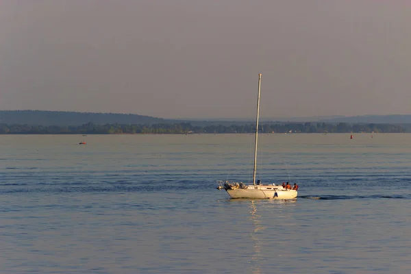 Barco à vela no mar — Fotografia de Stock